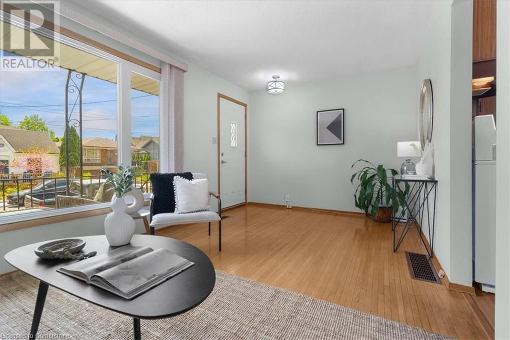 133 PICTON STREET EAST Image 7