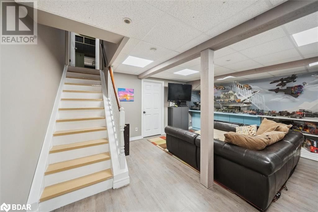 102 HERREMA BOULEVARD Image 35