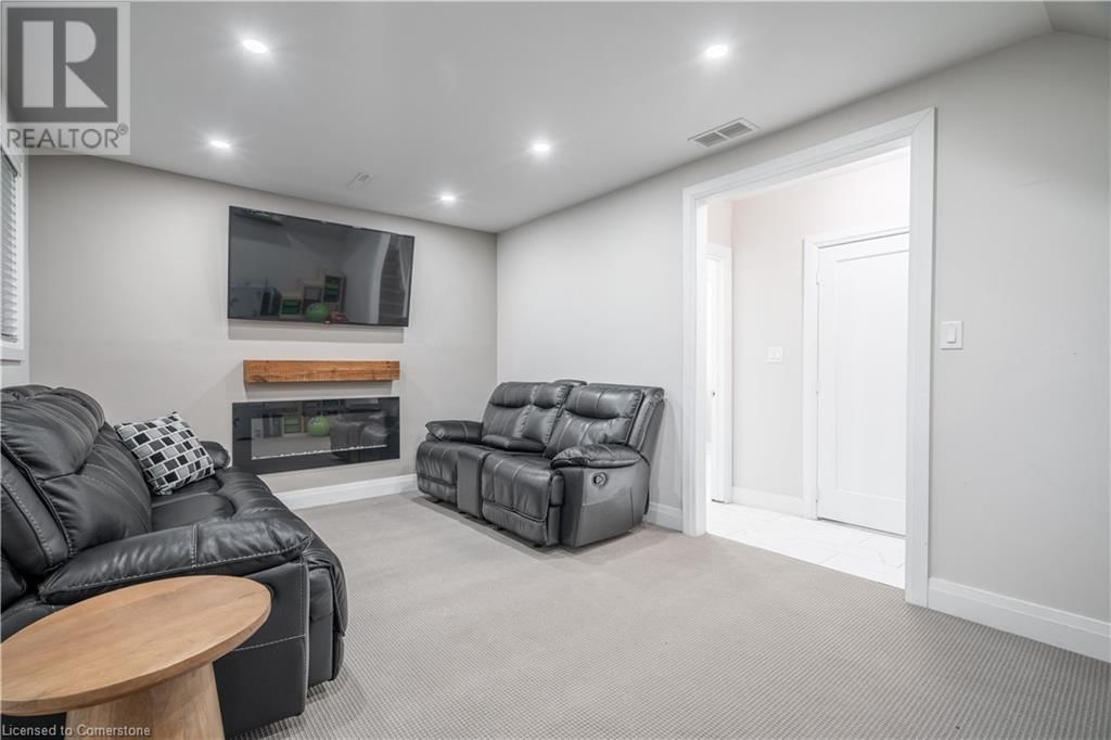 2 LYNFORD AVENUE Image 33