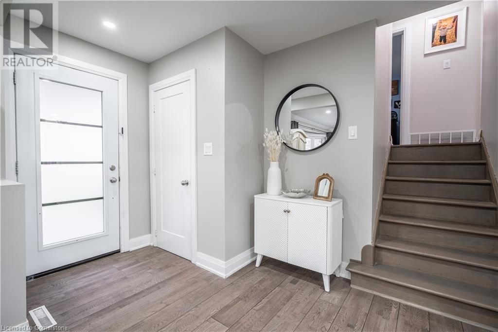 2 LYNFORD AVENUE Image 8