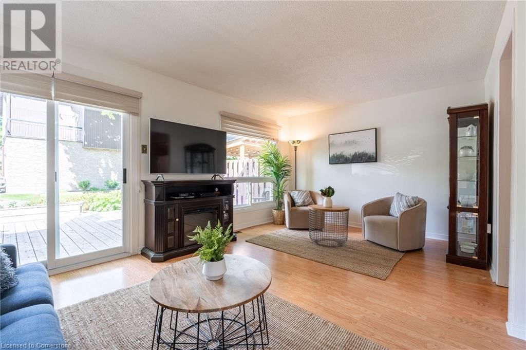 122 - 2301 CAVENDISH DRIVE Image 17