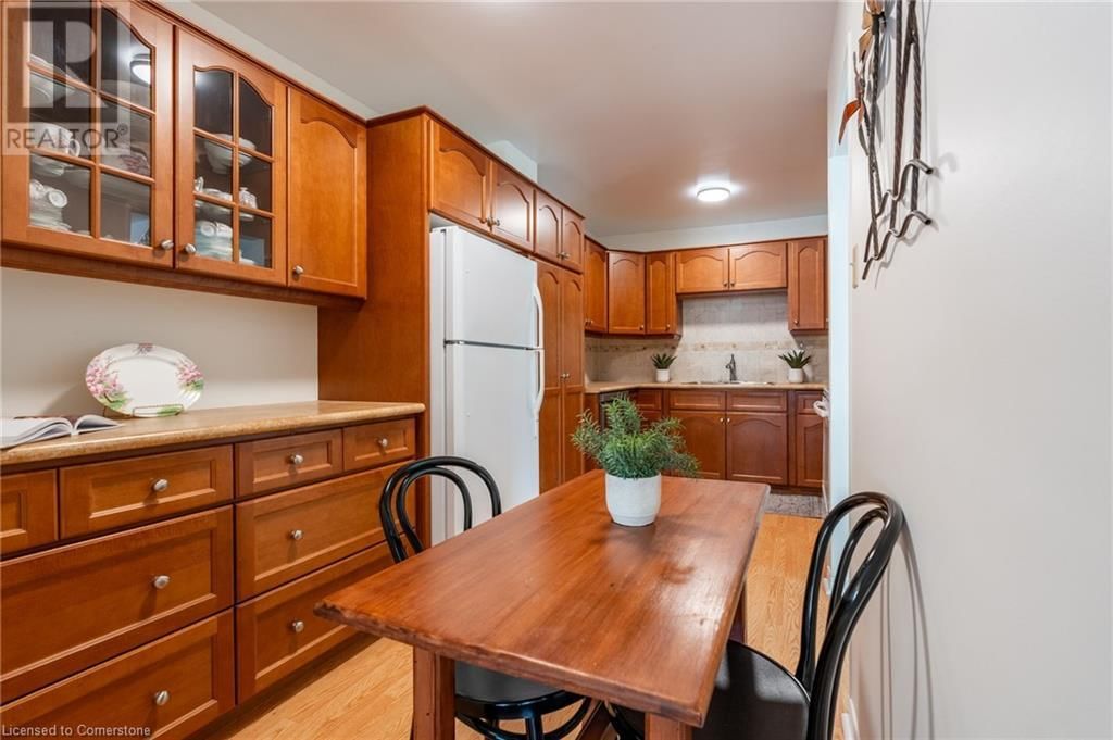 122 - 2301 CAVENDISH DRIVE Image 21