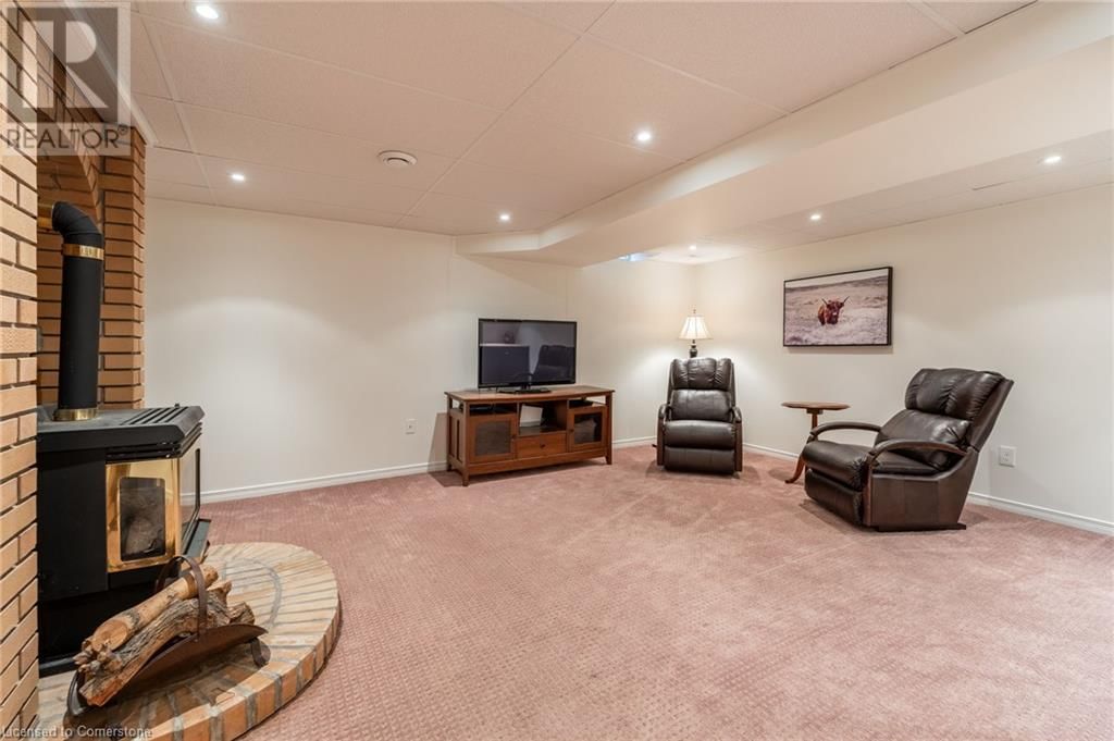 122 - 2301 CAVENDISH DRIVE Image 42