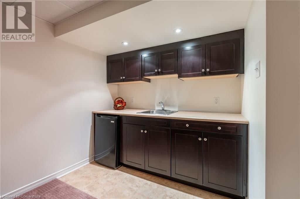 122 - 2301 CAVENDISH DRIVE Image 44