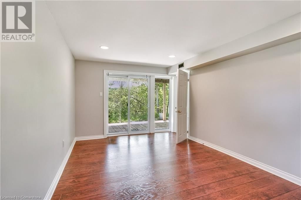 932 OLD DUNDAS ROAD Image 22