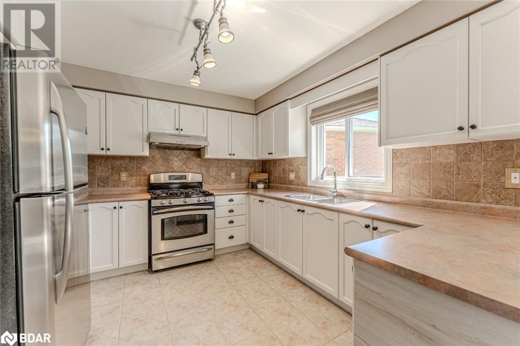 10 MCAVOY DRIVE Image 4