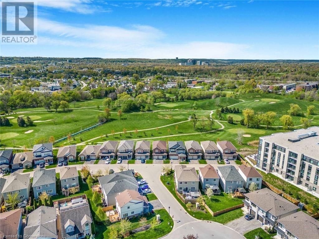 18 - 77 AVERY CRESCENT Image 35