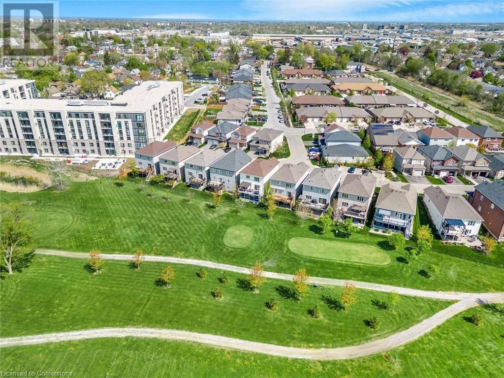 18 - 77 AVERY CRESCENT Image 37
