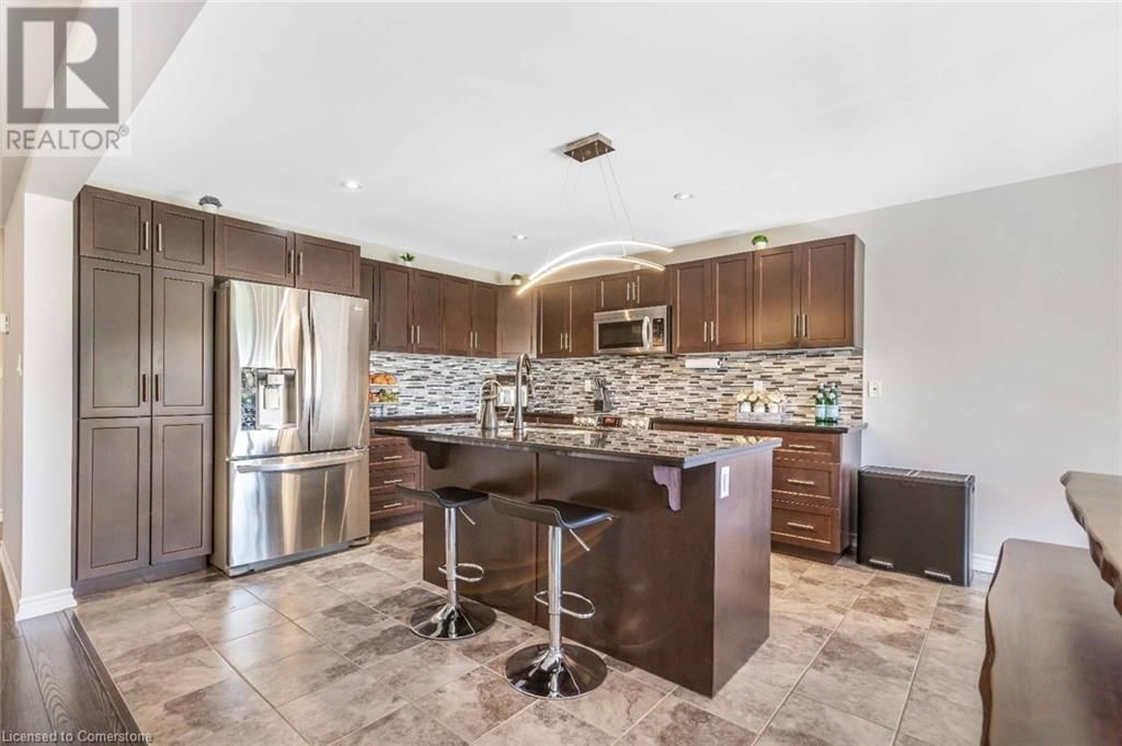 18 - 77 AVERY CRESCENT Image 6
