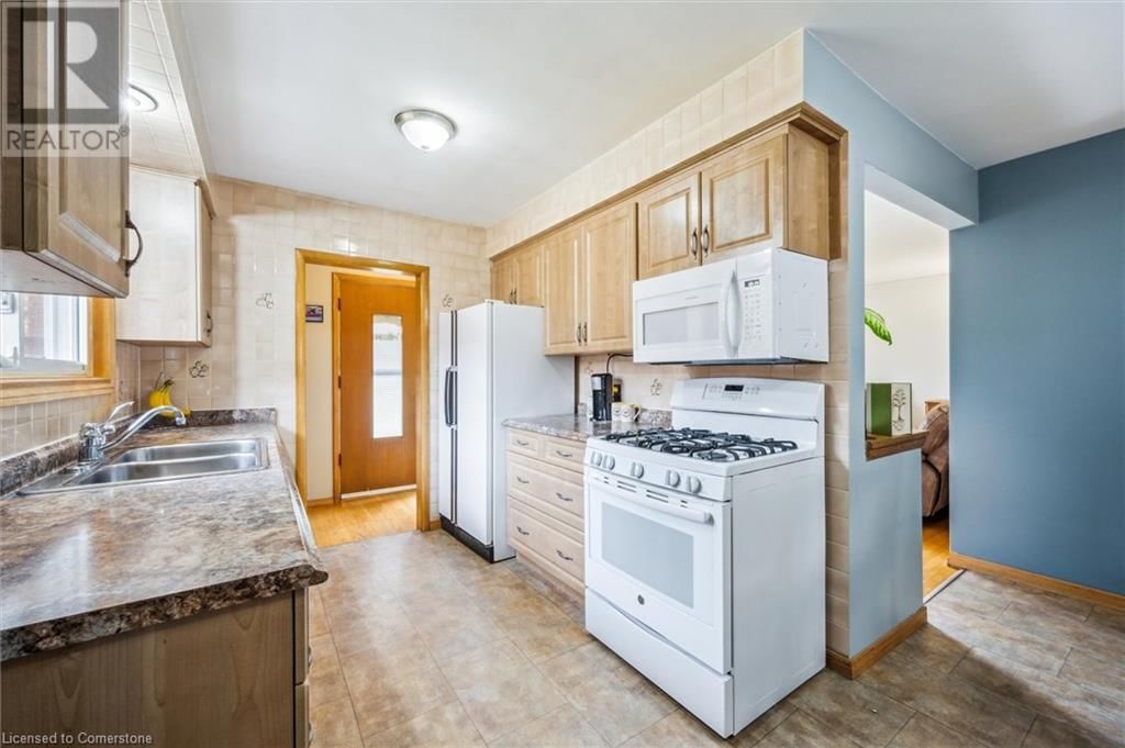 176 SEKURA STREET Image 11