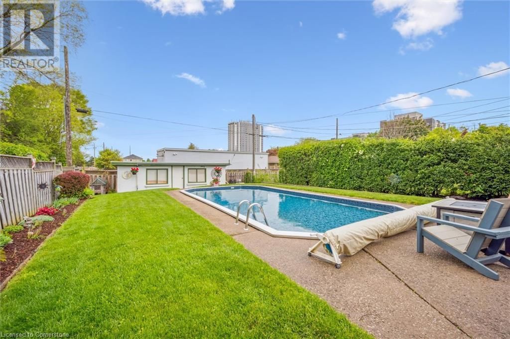 176 SEKURA STREET Image 32