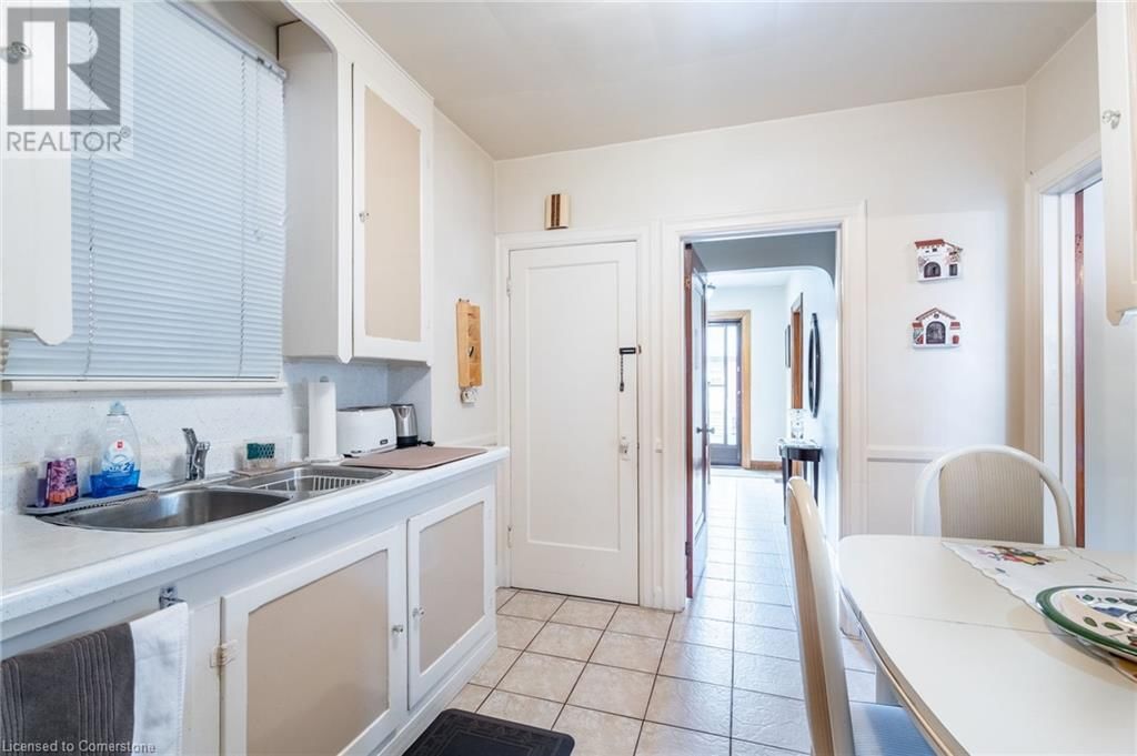204 EMERALD STREET Image 23