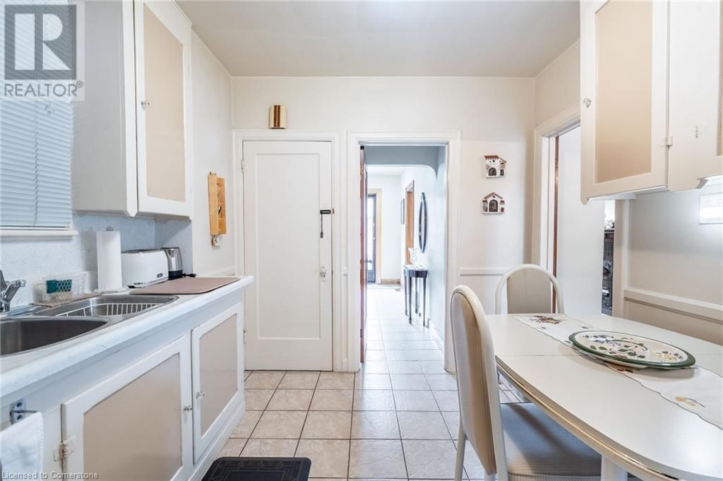 204 EMERALD STREET Image 24