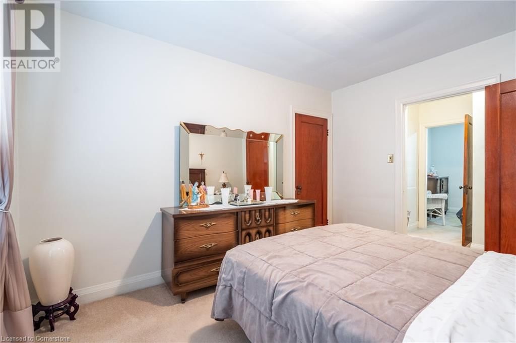 204 EMERALD STREET Image 32