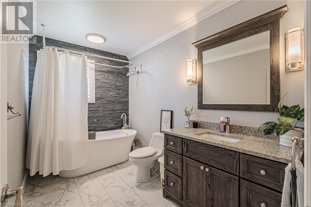 836 MOUNT PLEASANT ROAD Image 25
