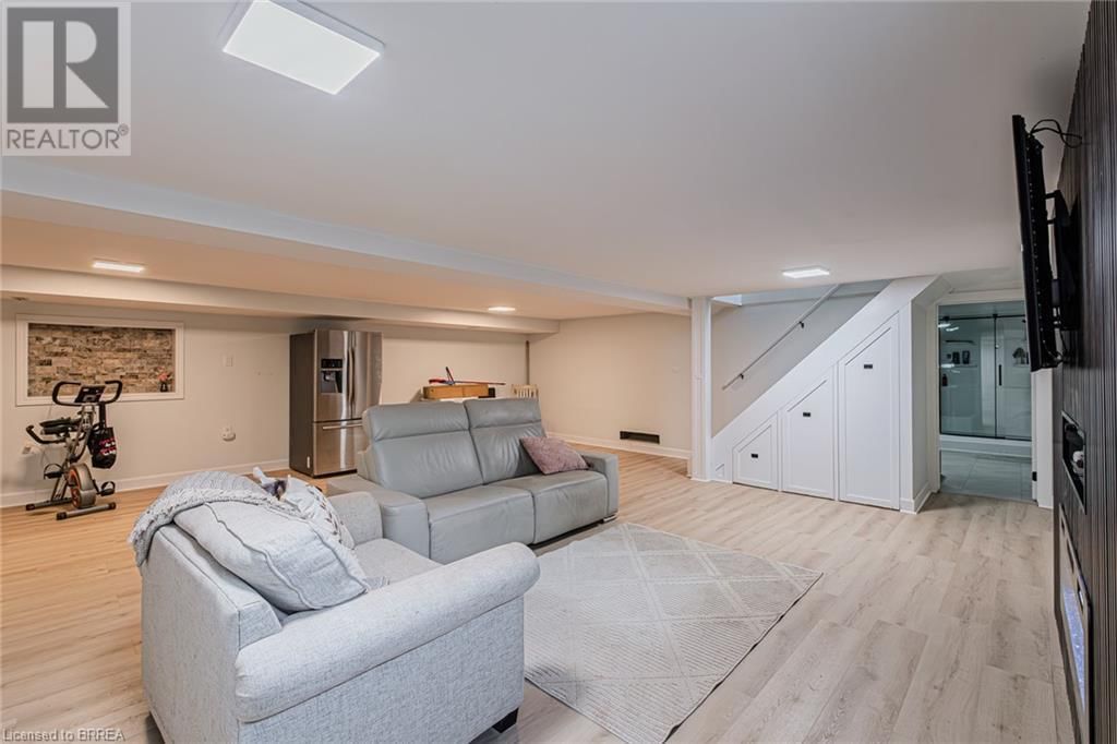 836 MOUNT PLEASANT ROAD Image 34