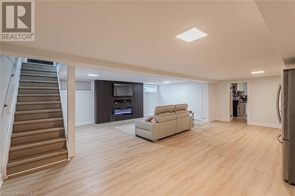 836 MOUNT PLEASANT ROAD Image 35