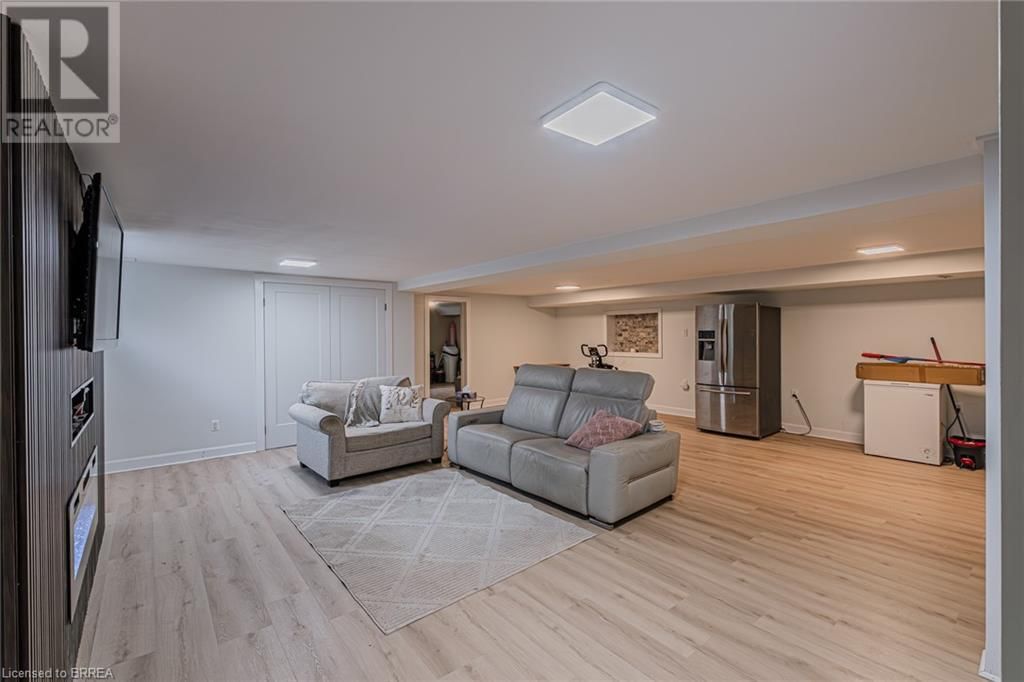 836 MOUNT PLEASANT ROAD Image 36