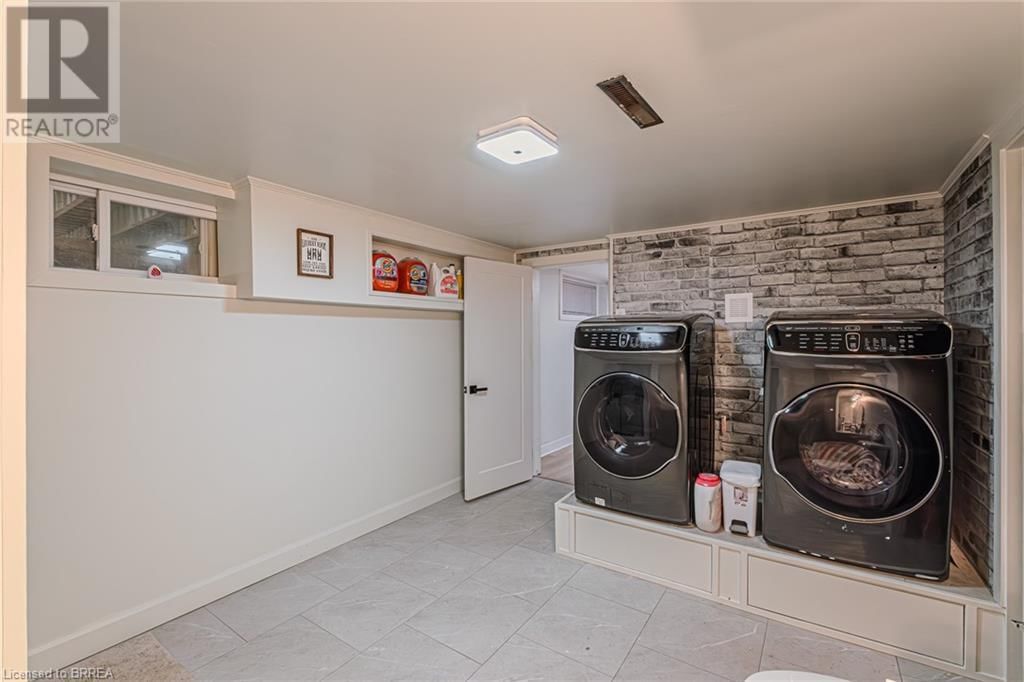 836 MOUNT PLEASANT ROAD Image 43