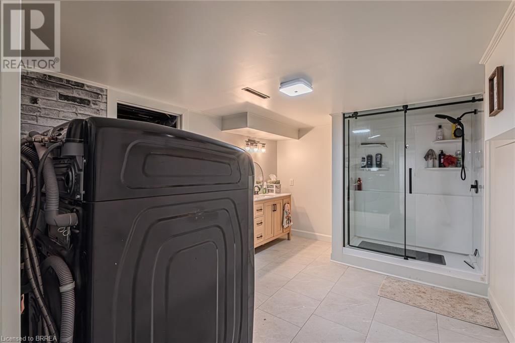 836 MOUNT PLEASANT ROAD Image 44