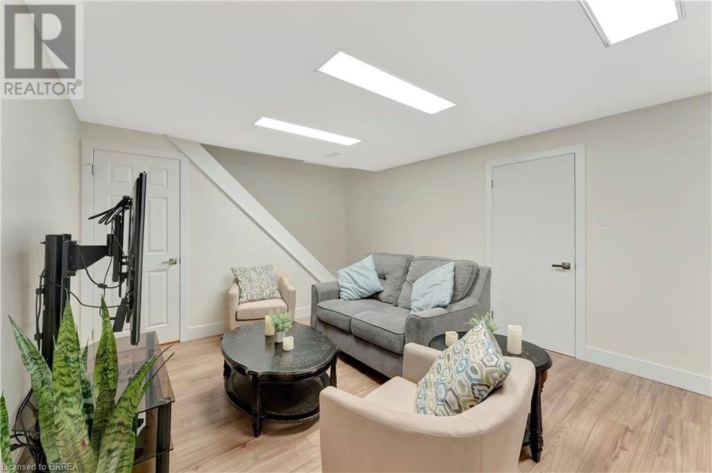 28 AUSTIN CRESCENT Image 23