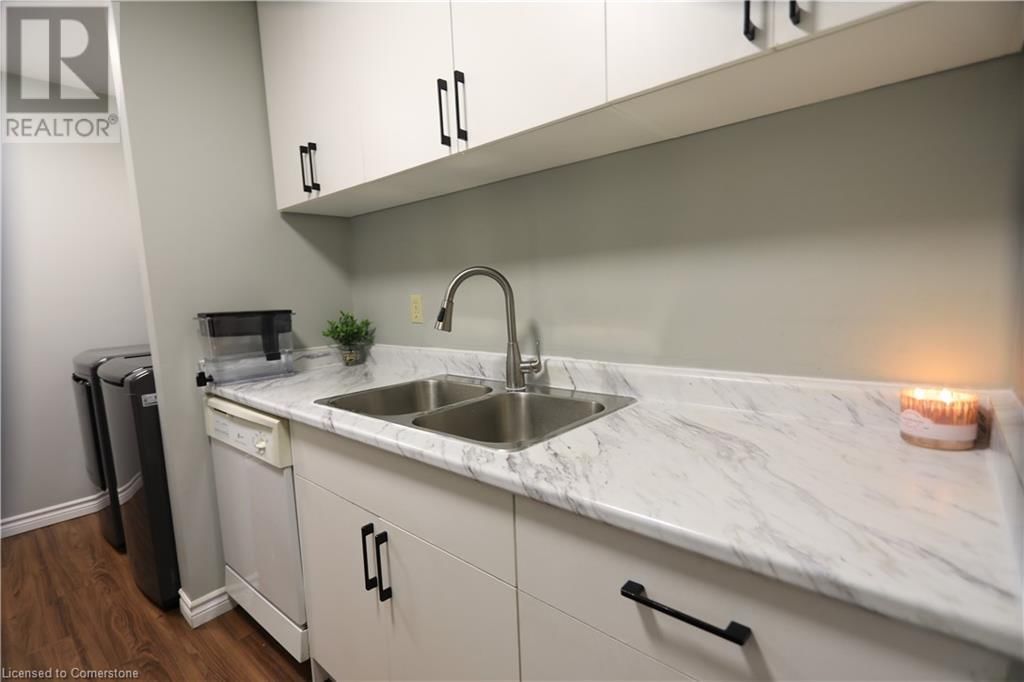 64 - 1096 JALNA BOULEVARD Image 14