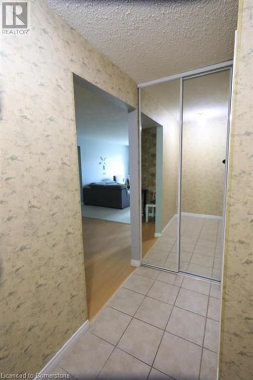 64 - 1096 JALNA BOULEVARD Image 3