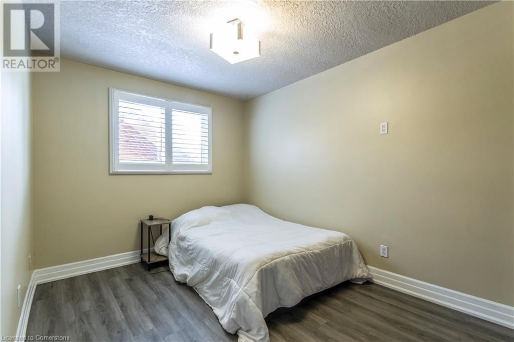 44 OAKHURST CRESCENT Image 13