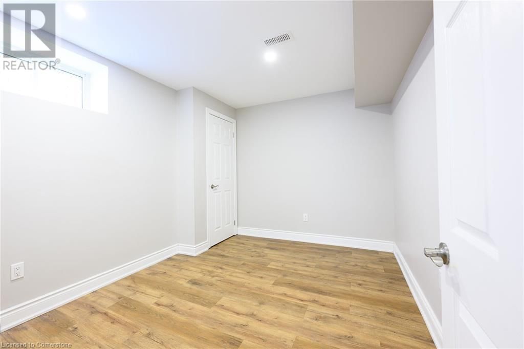 1445 LAURIER AVENUE Image 37