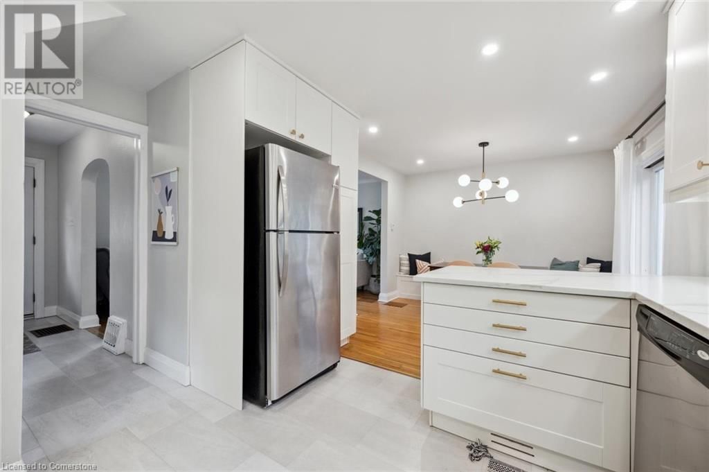 162 MOORE STREET SOUTH Image 15