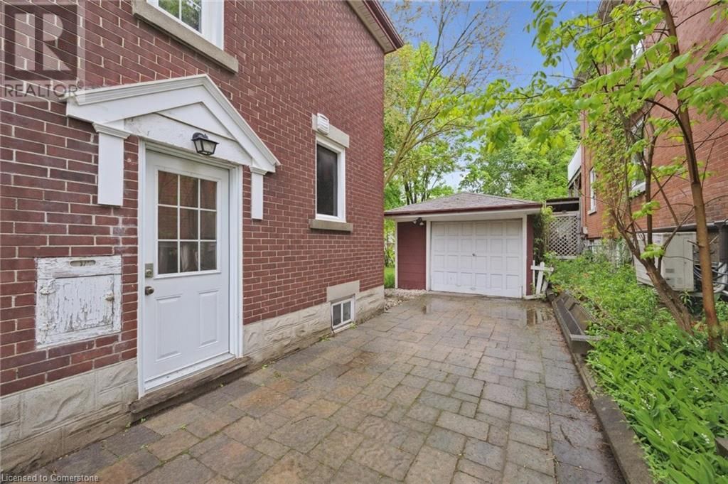 162 MOORE STREET SOUTH Image 33
