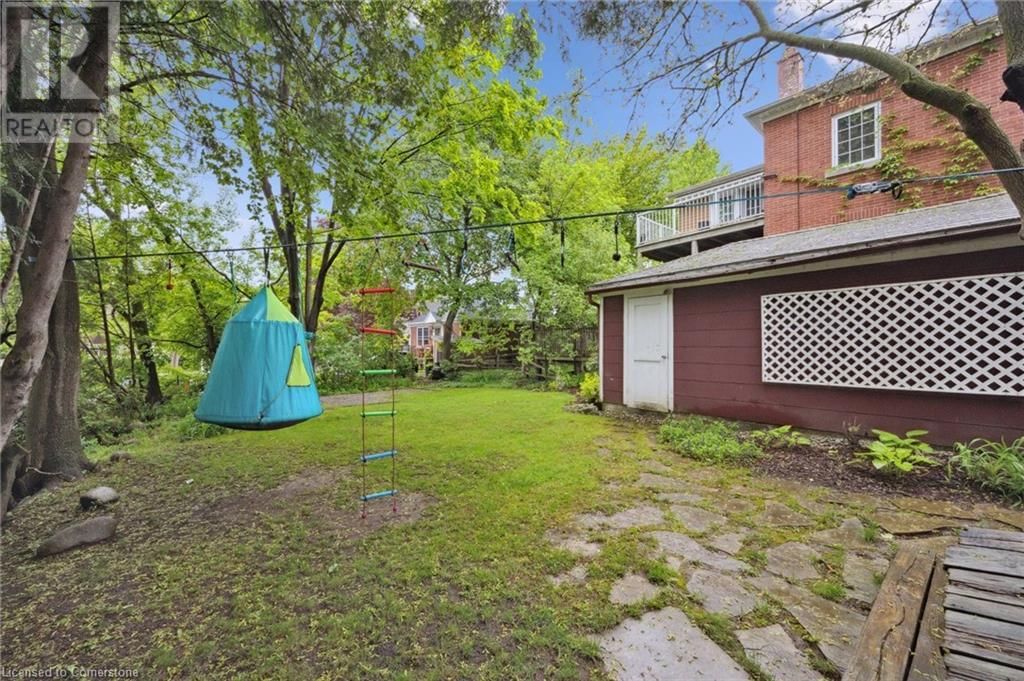162 MOORE STREET SOUTH Image 36