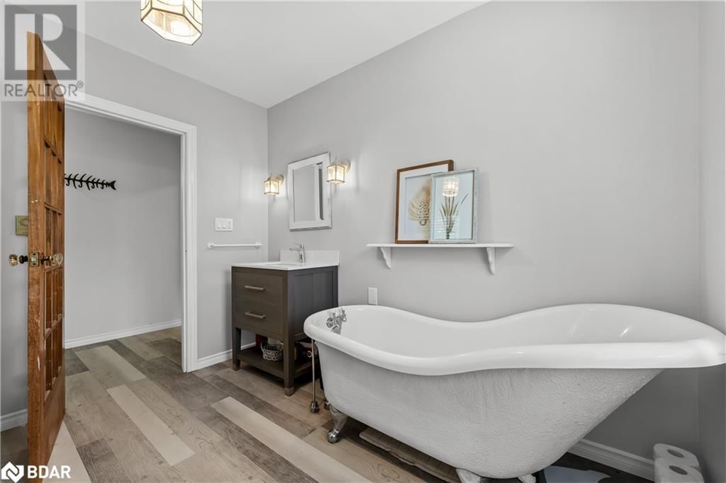 70 COWANS CRESCENT Image 22
