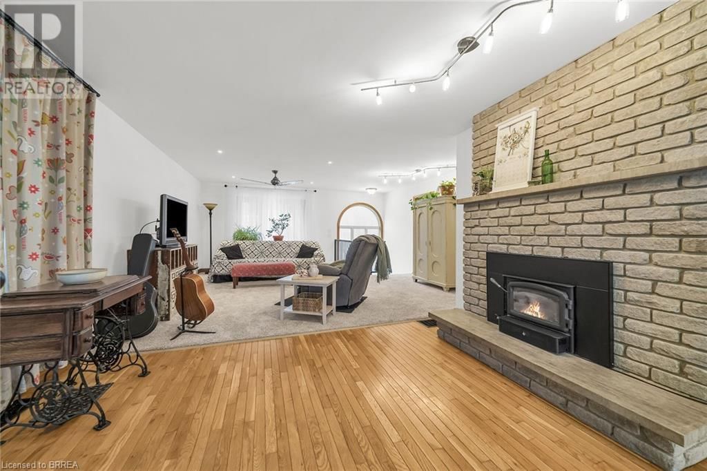 38 GRAND RIVER STREET SOUTH Image 13