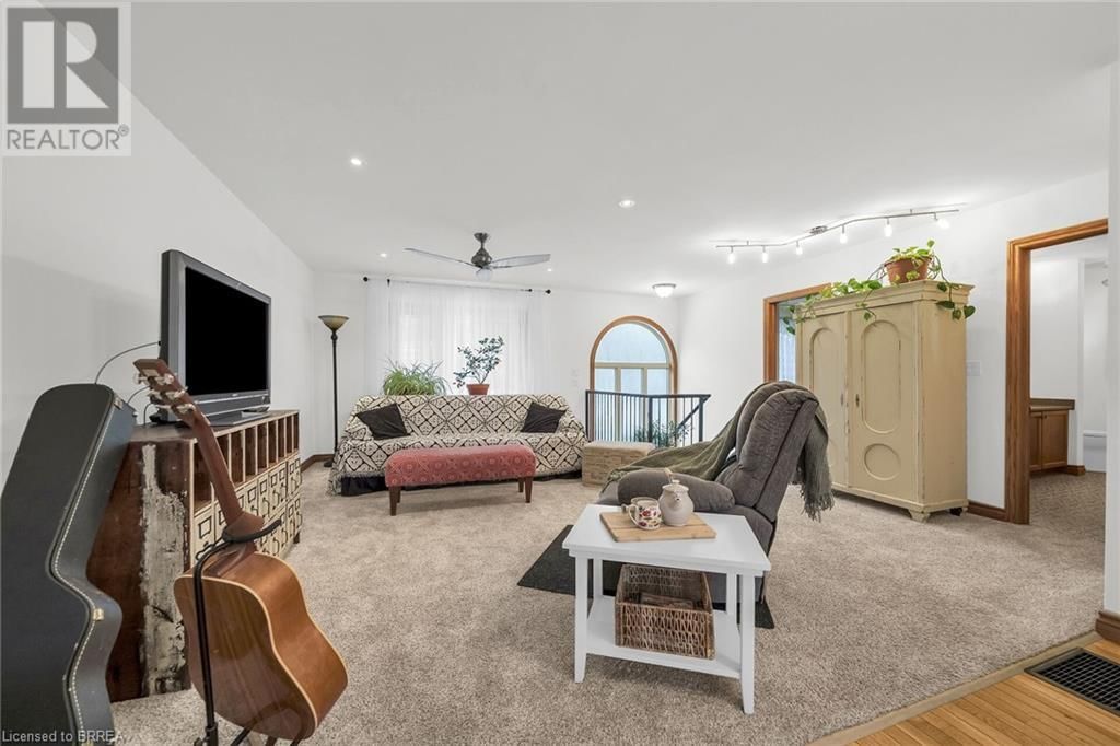 38 GRAND RIVER STREET SOUTH Image 15