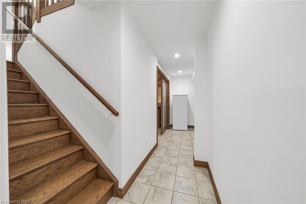 38 GRAND RIVER STREET SOUTH Image 31