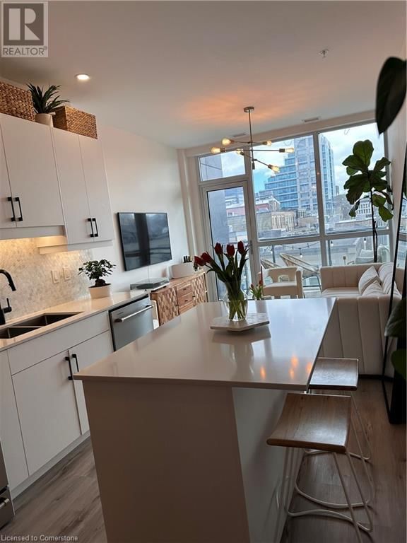 404 - 60 CHARLES STREET WEST Image 11