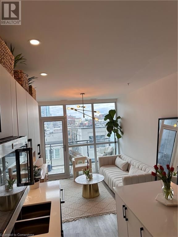 404 - 60 CHARLES STREET WEST Image 12