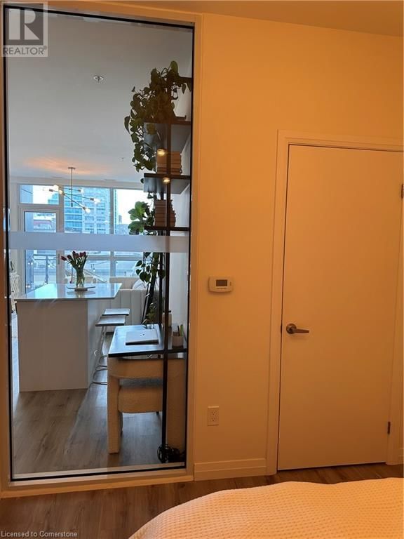 404 - 60 CHARLES STREET WEST Image 21