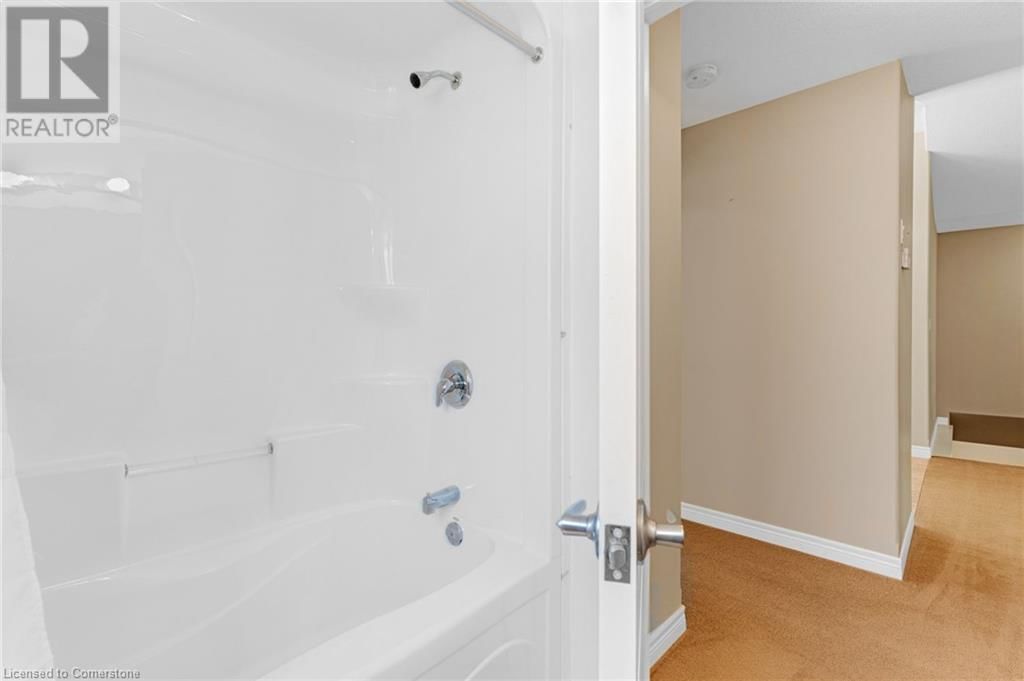 18 RIVERSIDE CIRCLE Image 28