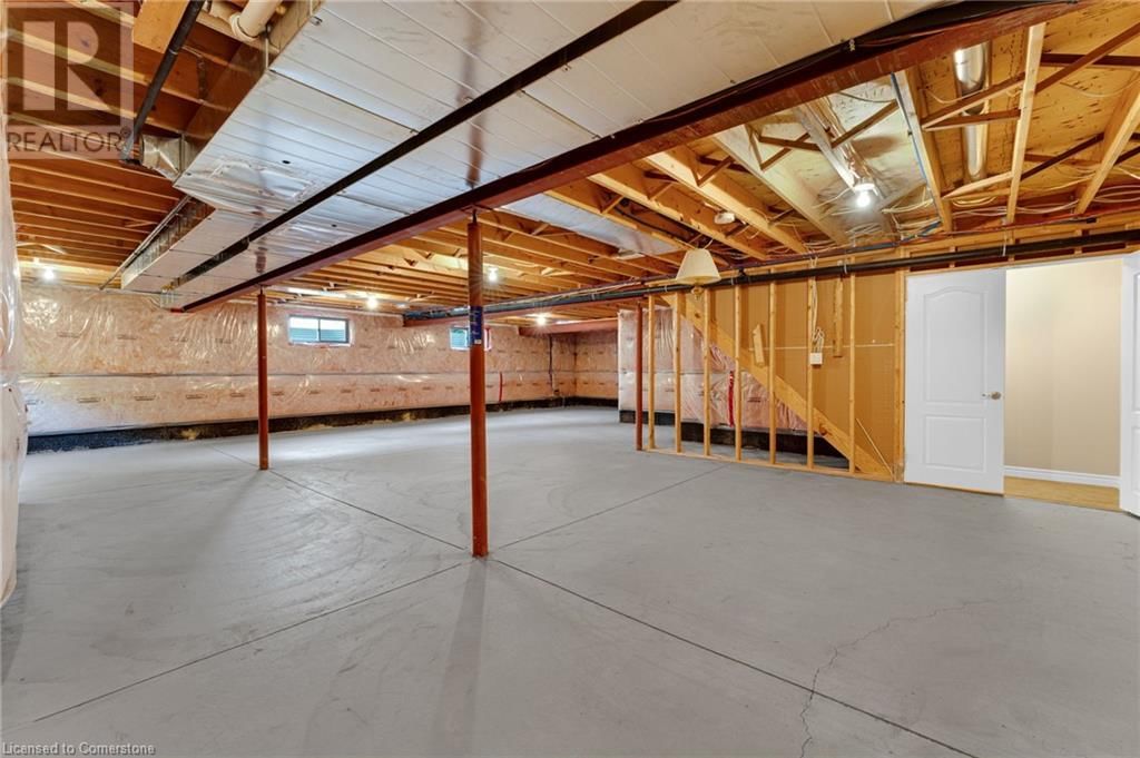 18 RIVERSIDE CIRCLE Image 32