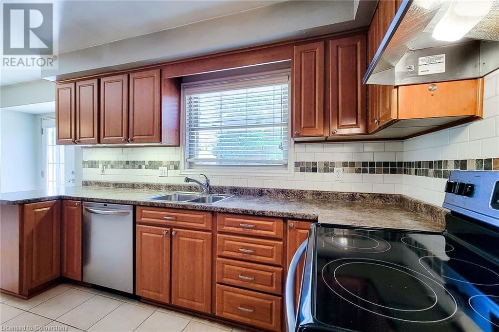 35 CLOKE COURT Image 16