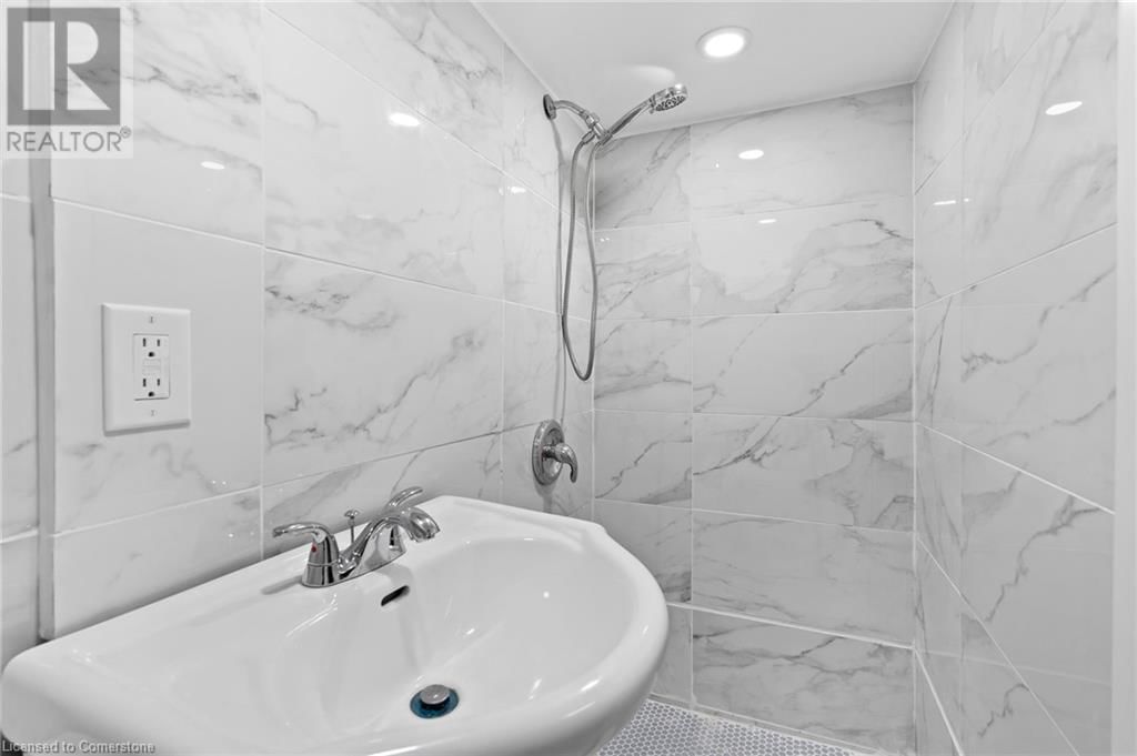 42 CHAPLIN AVENUE Image 28