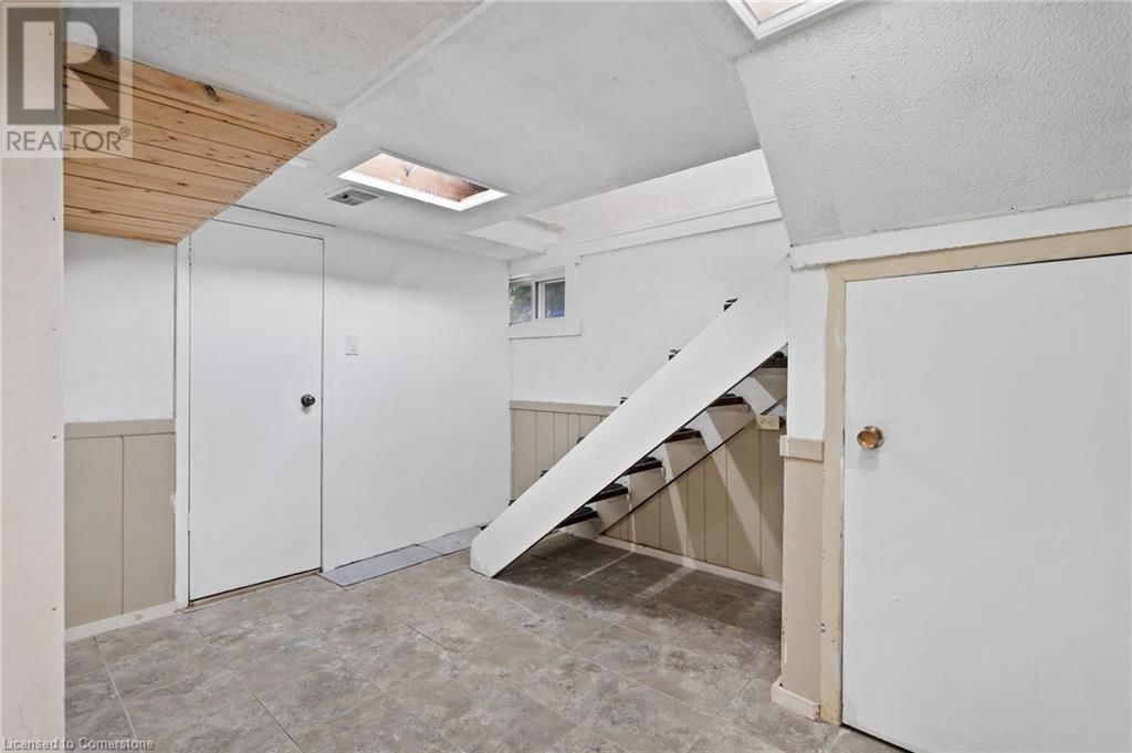 42 CHAPLIN AVENUE Image 32