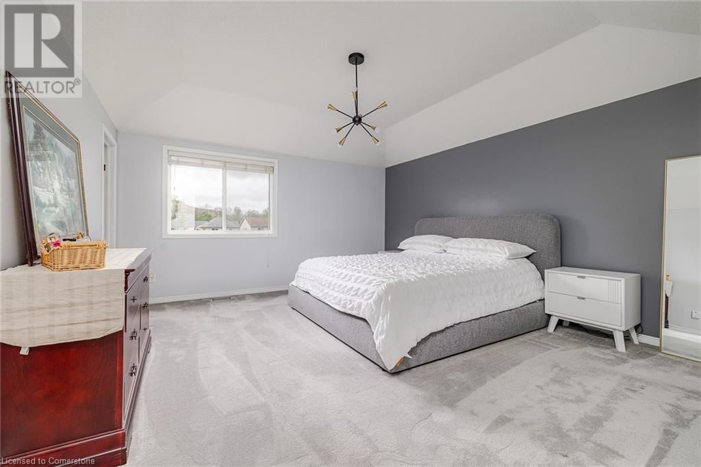 453 BEAUMONT CRESCENT Image 14