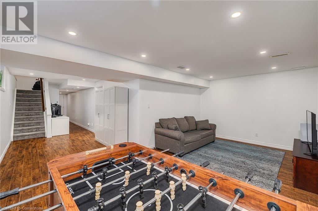453 BEAUMONT CRESCENT Image 21