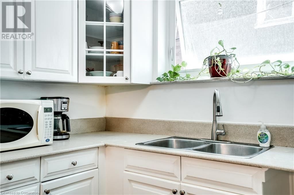 287 GRAHAM AVENUE SOUTH Image 13