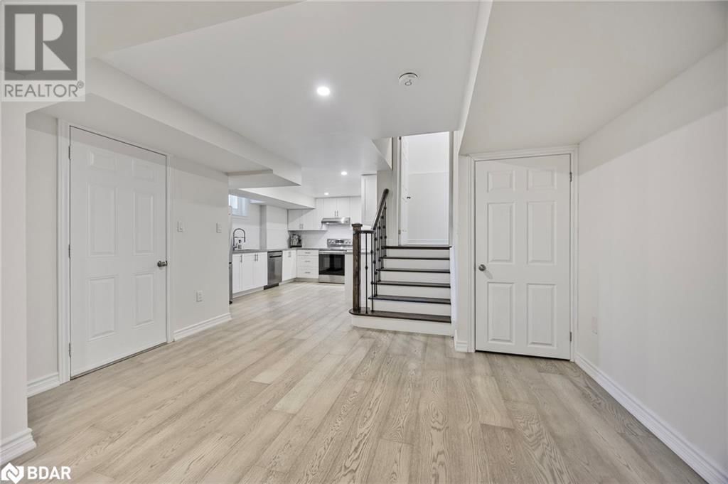 2 COPELAND CRESCENT Image 34