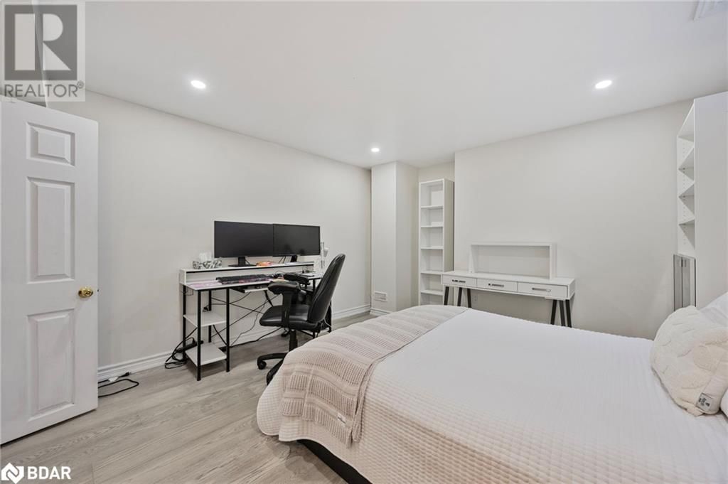 2 COPELAND CRESCENT Image 38