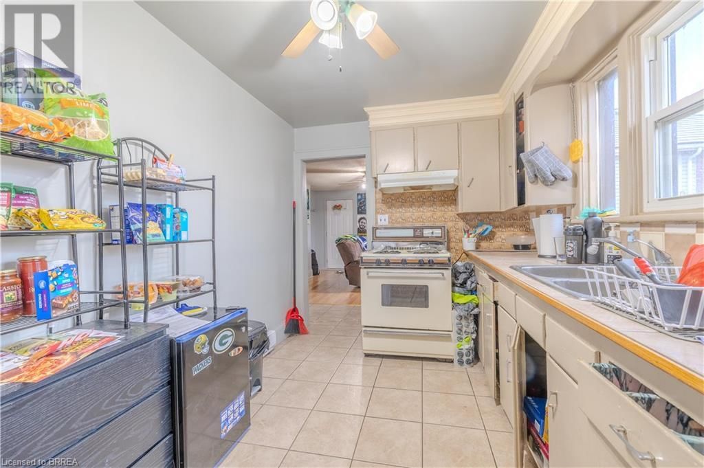4 - 113 BRANT AVENUE Image 4